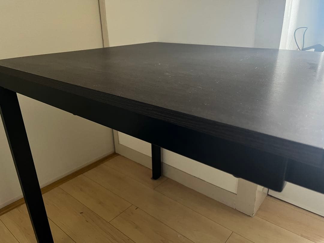 ブラック木製伸長式ダイニングテーブル