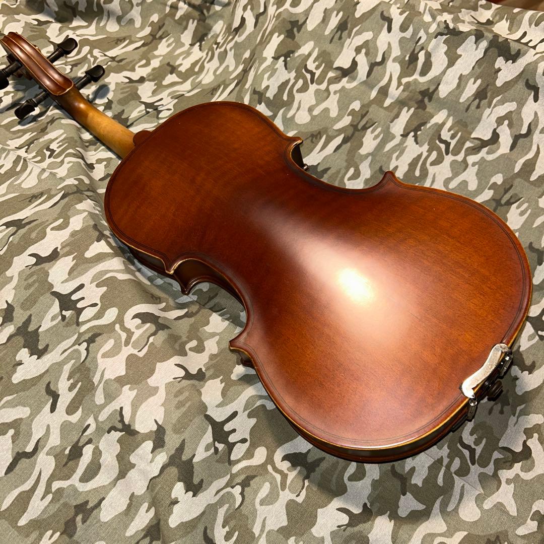 バイオリン　ハルシュスタット　セミハードケース付き。肩当て。