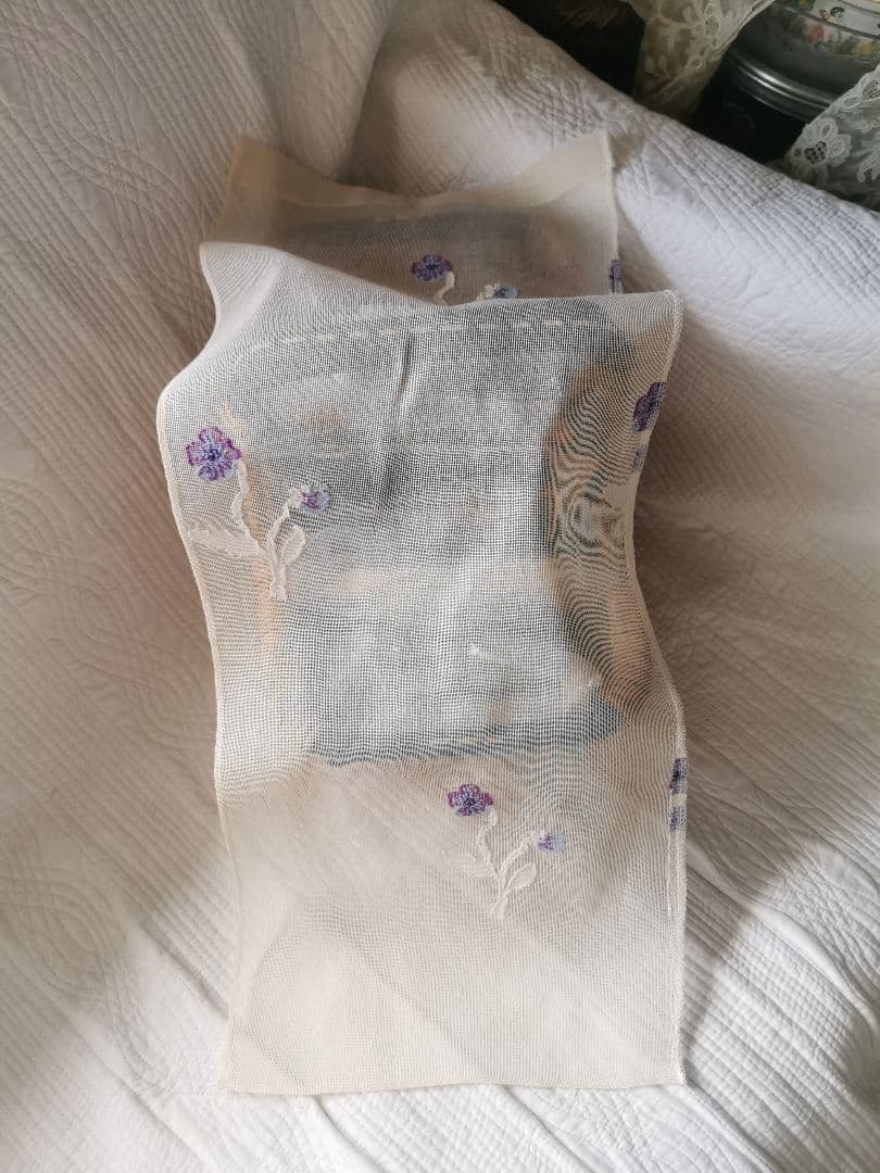 アンティークノッティンガムマドラスレース 三色すみれ 小さなカーテン