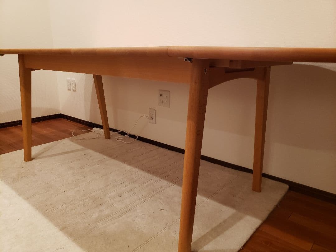 Carl Hansen & Søn ダイニングテーブルCH006