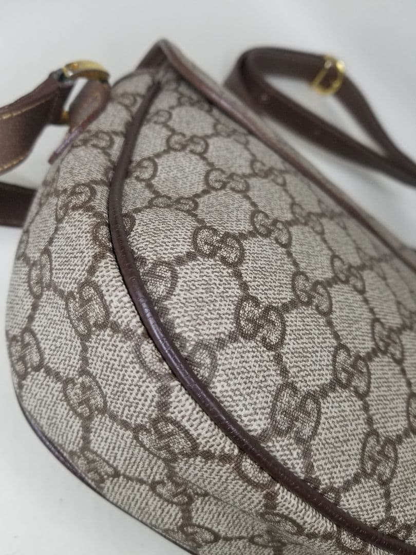 ヴィンテージ GUCCI GG ショルダーバッグ ベージュとブラウンのレザー。