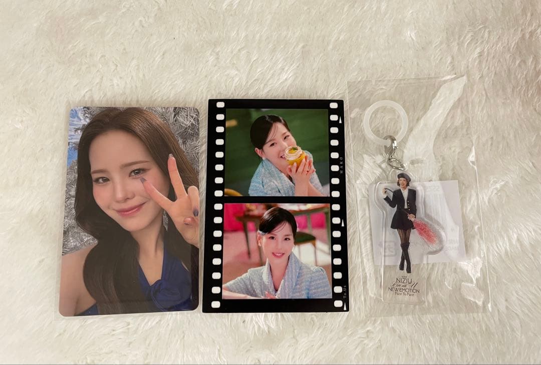 NiziUグッズまとめ売り - メルカリ