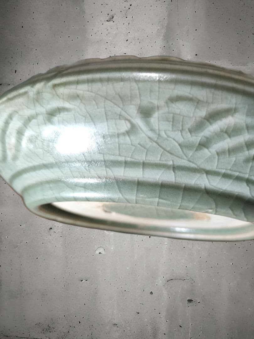 中国美術　青磁双魚紋皿　陰刻　時代物骨董　アンティーク　明　清