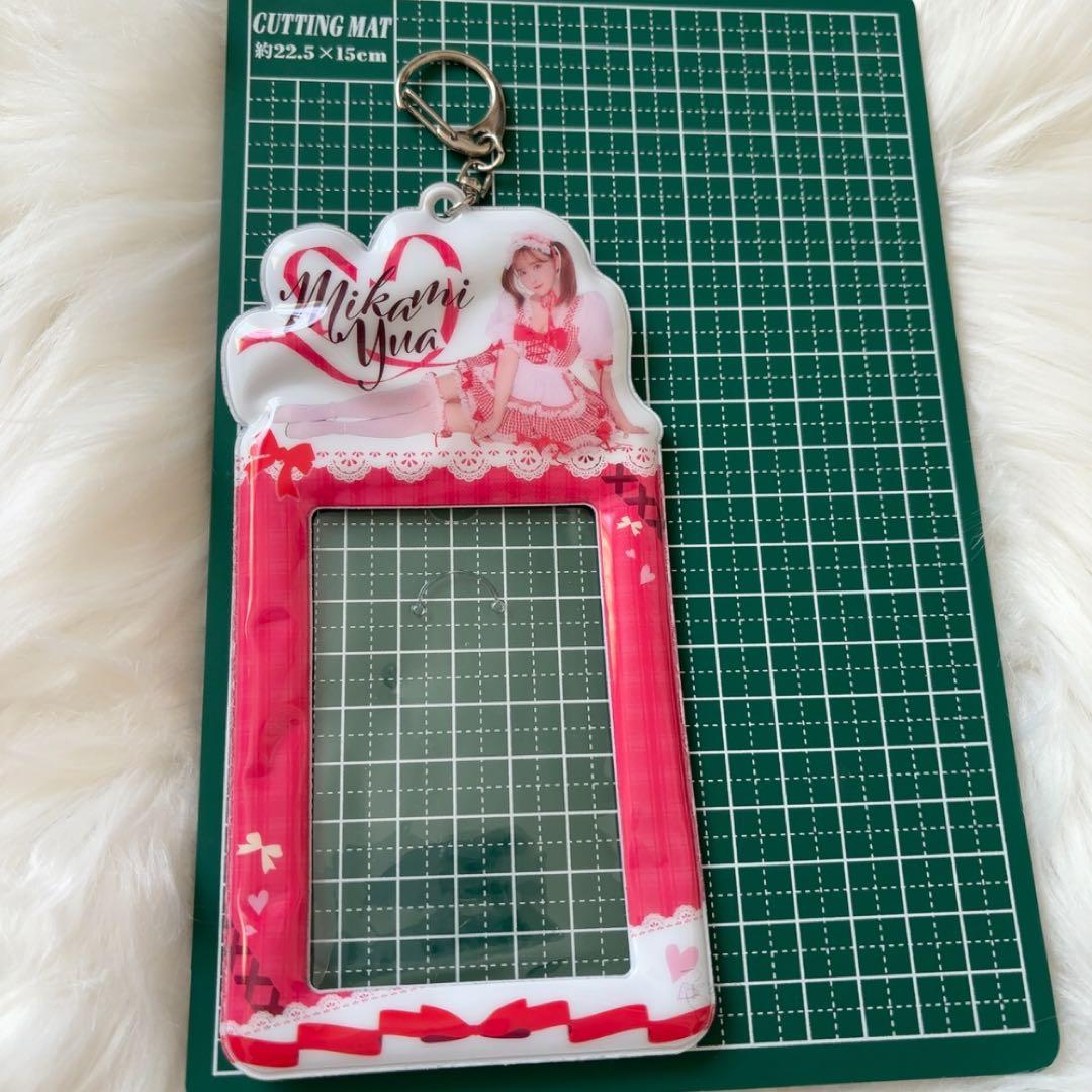 三上悠亜　サイン入りチェキ　キーホルダーケース　セット