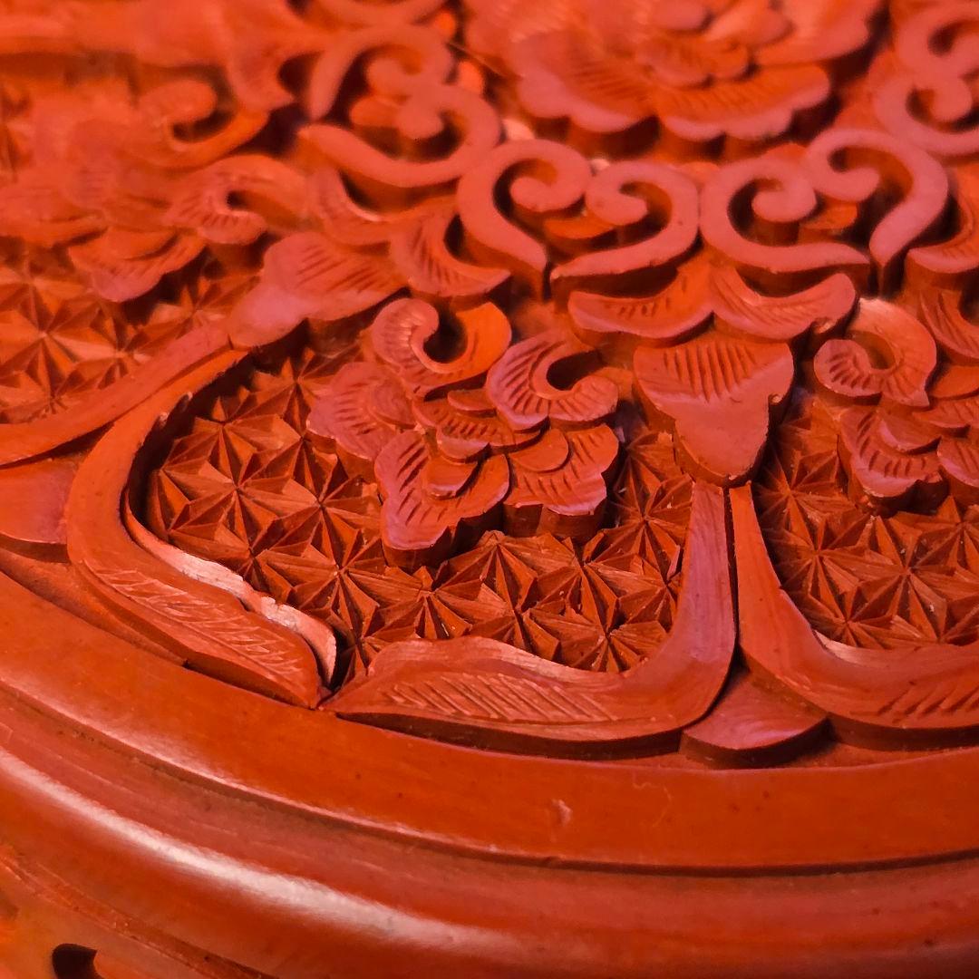 中国　堆朱彫 幾何地唐華唐草文 　三輪蓋物