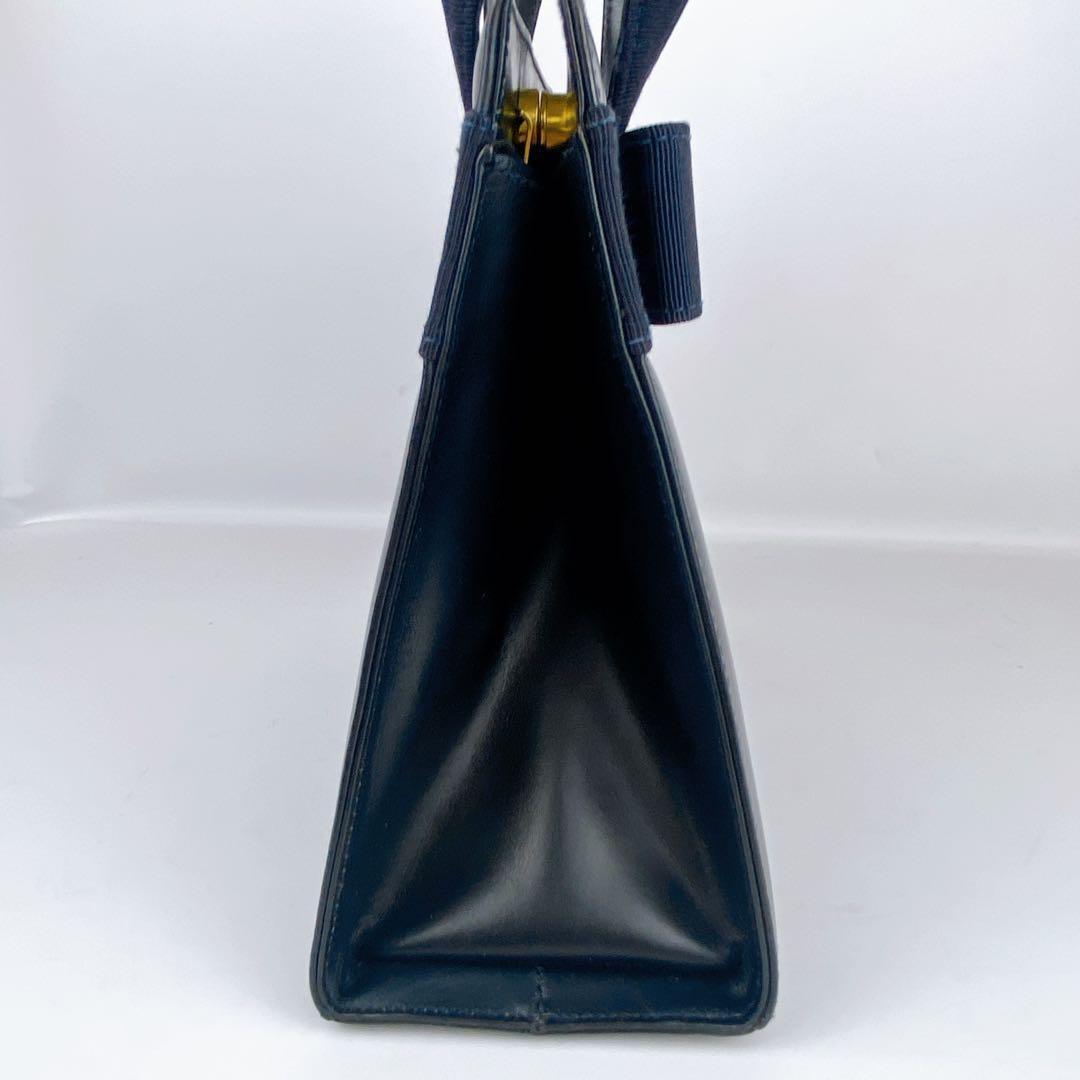 美品　フェラガモ　ヴァラリボン　フォーマルバッグ　ダークネイビー