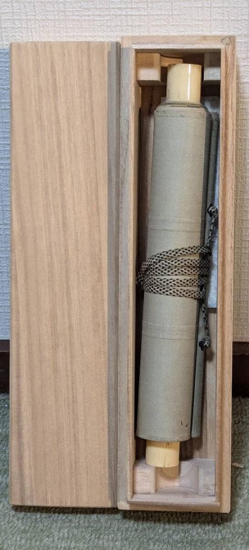 【真作】掛軸　美人画　上品な女性の佇まい　伝統美を描く　合箱入　R14