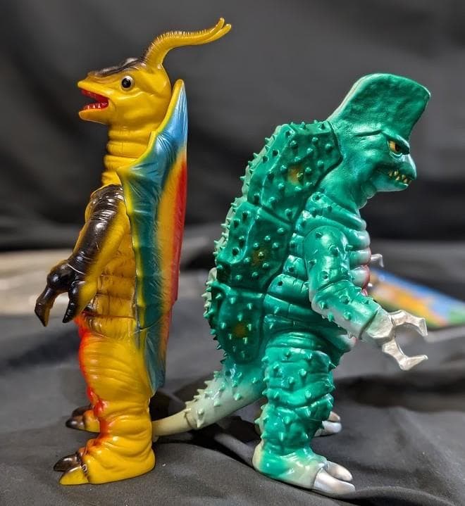 キングマイマイ成虫＆幼虫（ブルマァク復刻・怪獣郷）ソフビフィギュア