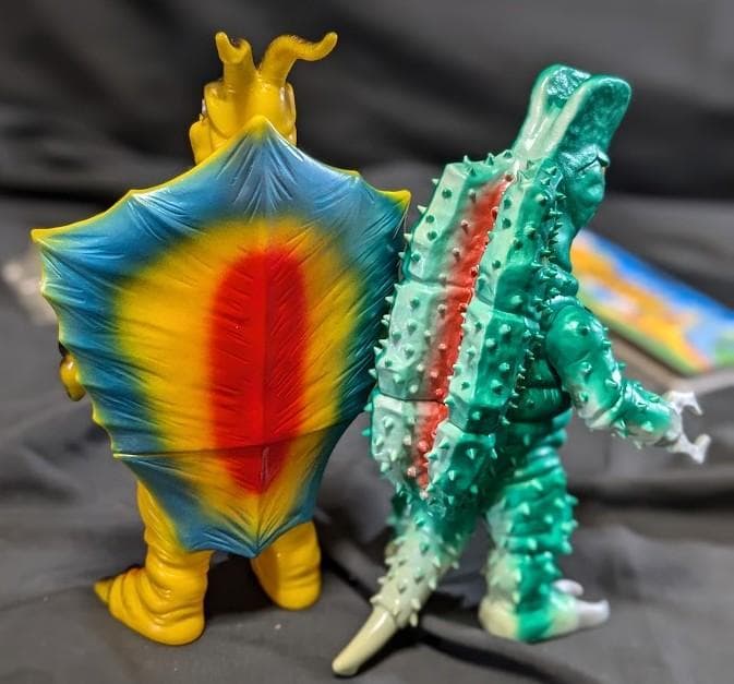 キングマイマイ成虫＆幼虫（ブルマァク復刻・怪獣郷）ソフビフィギュア