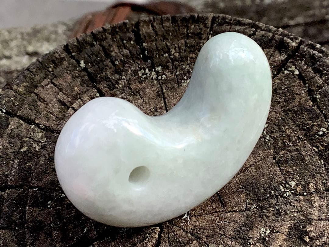 神様宿る✳氷の世界 糸魚川翡翠勾玉アイスジェイド 高額勾玉を卸し値段