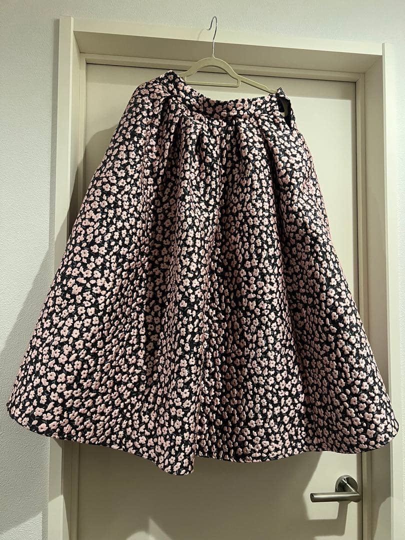 SEVEN TEN by MIHO KAWAHITO 小花ジャガードスカート