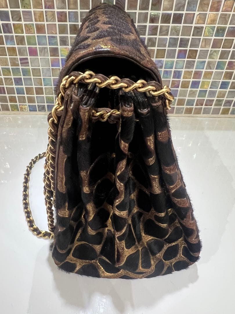 CHANELシャネル　ゴールドと黒のヒョウ柄　ショルダーバッグ　希少