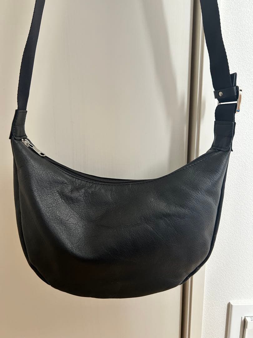 美品　russet ソフトレザーラウンドショルダーバッグ　ブラック