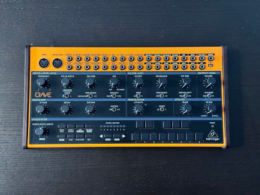 ベリンガーCRAVE アナログセミモジュラーシンセサイザー behringer