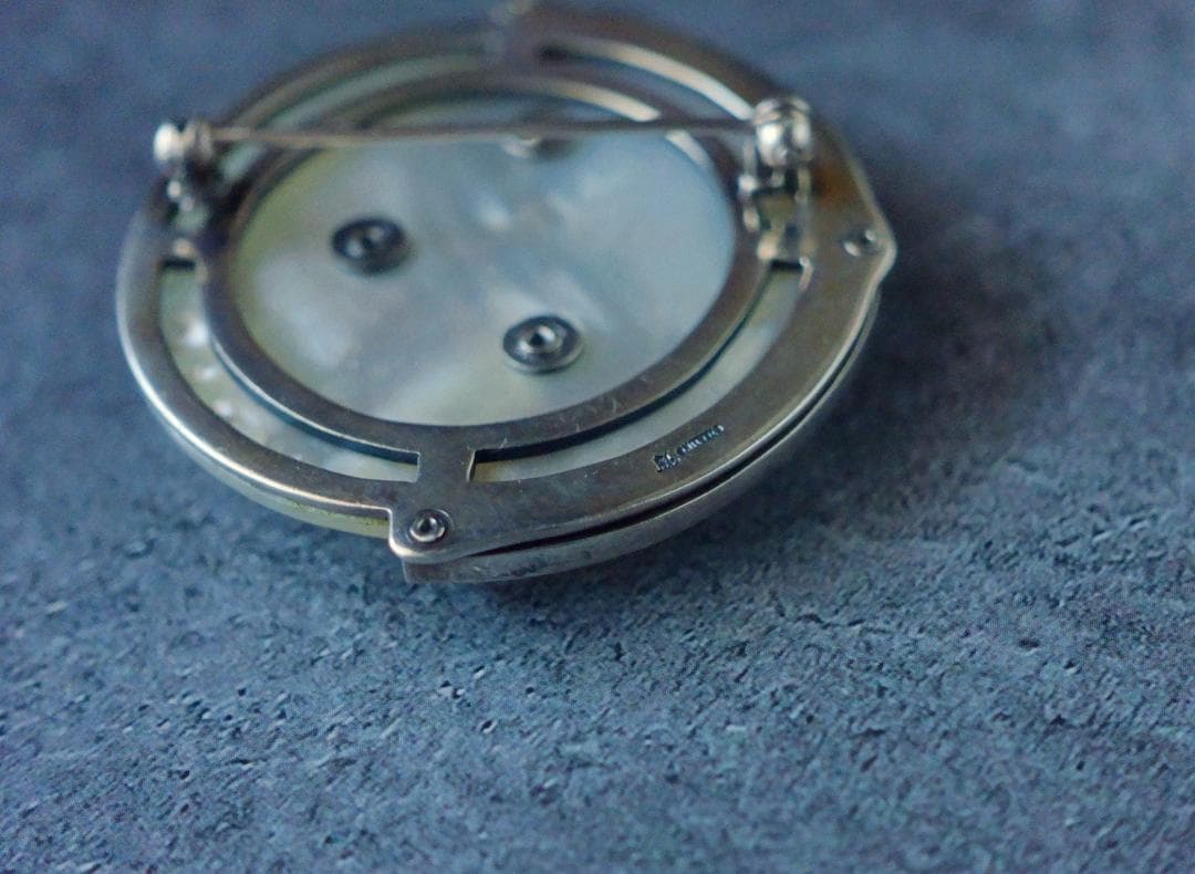 アメリカンヴィンテージ マザーオブパール エメラルドの瞳を持つ月