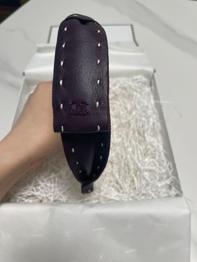 CHANEL ダークパープル レザー ヘアバンド