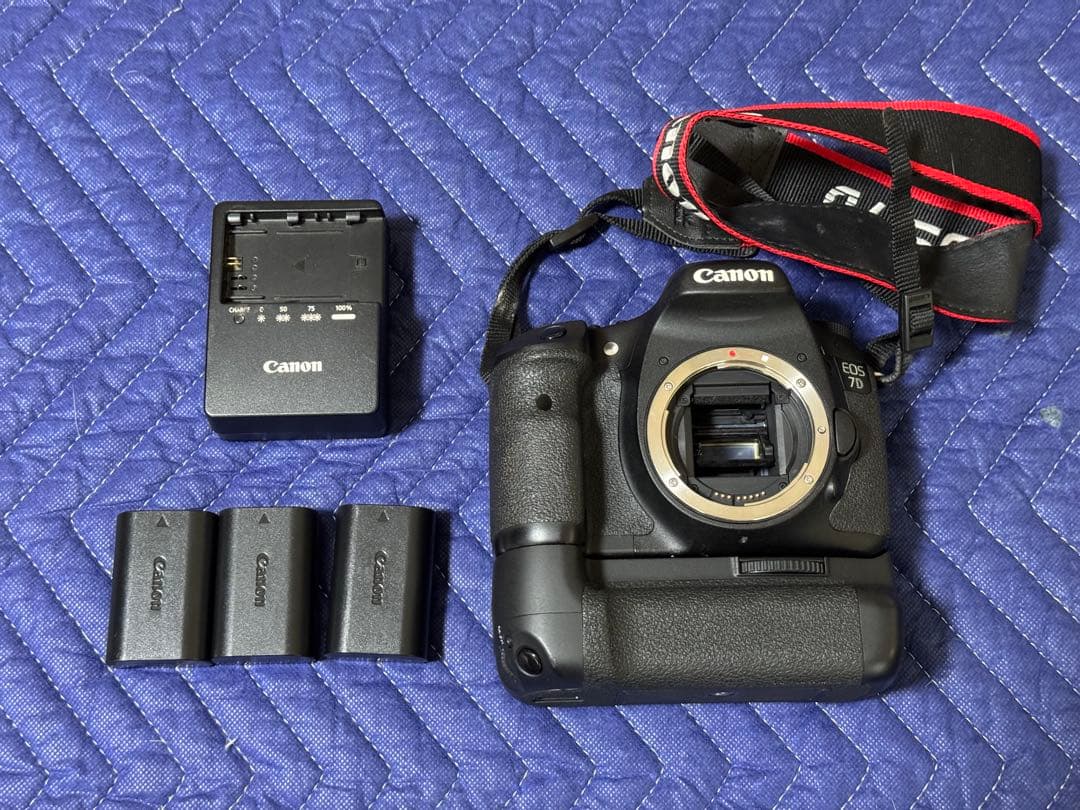 美品】Canon キヤノン EOS 7D ボディ デジタル一眼 BG-E7