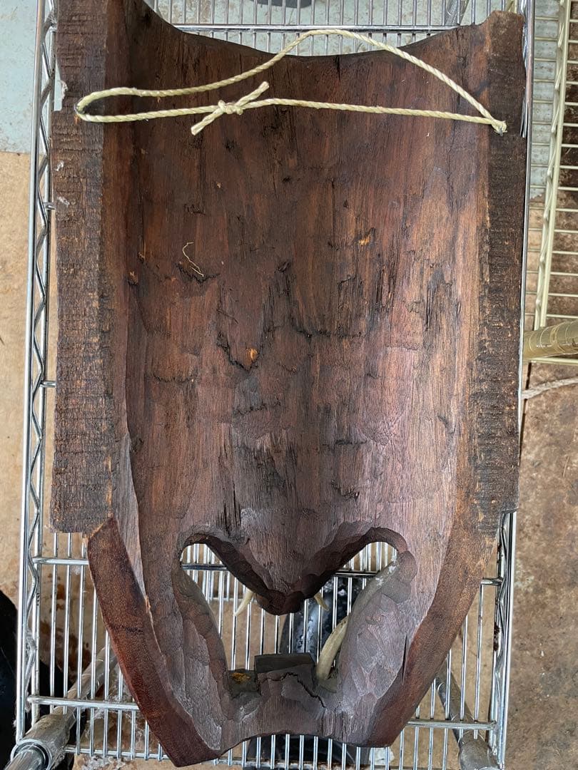 木製彫刻マスク 波状デザイン 一枚物