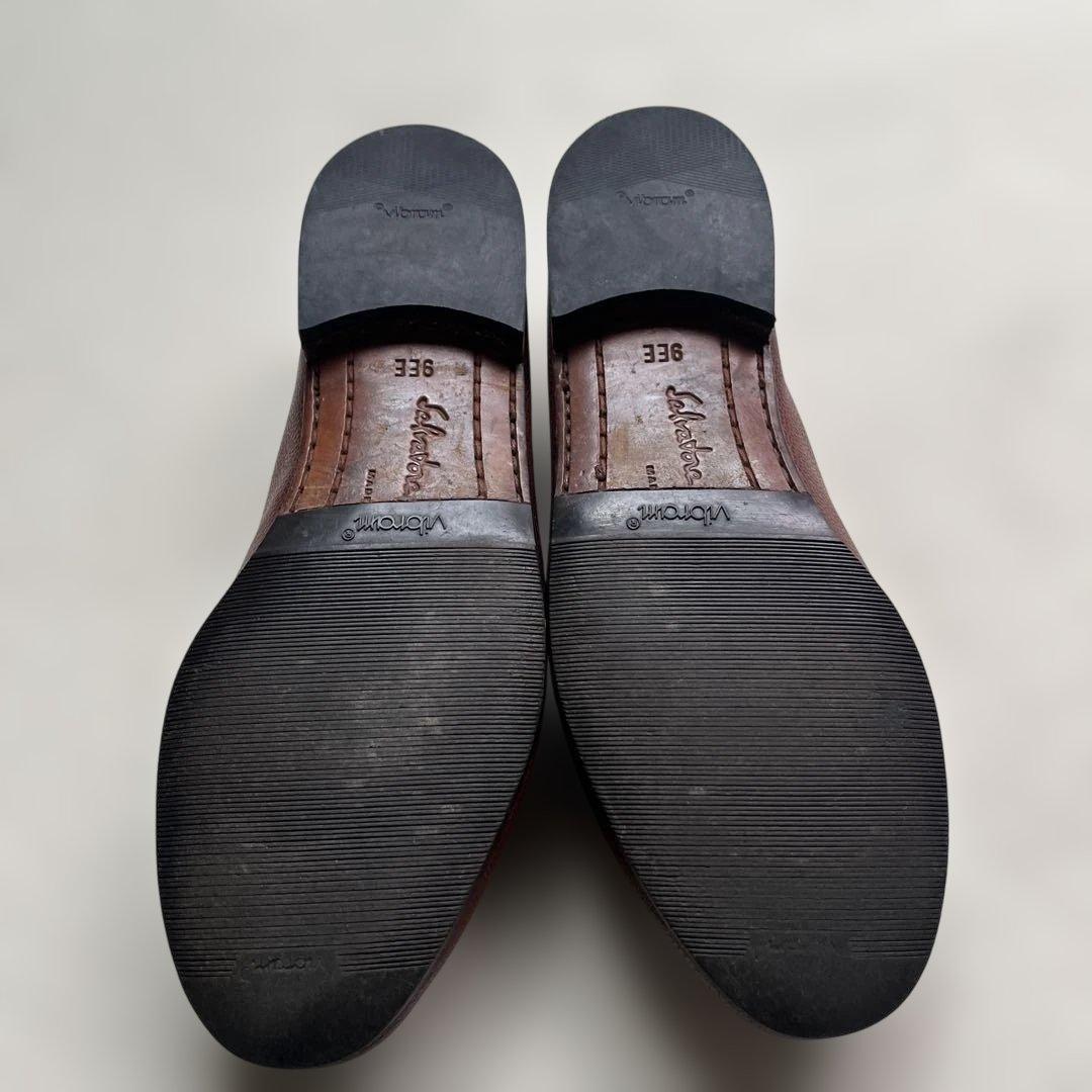 フェラガモ ダークブラウン タッセル付きレザー モカシン