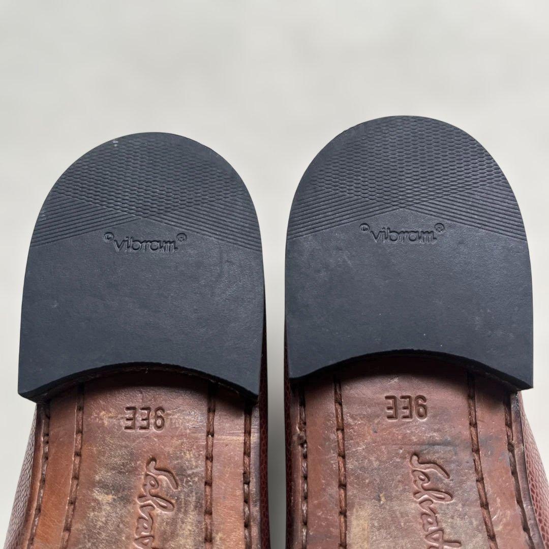 フェラガモ ダークブラウン タッセル付きレザー モカシン