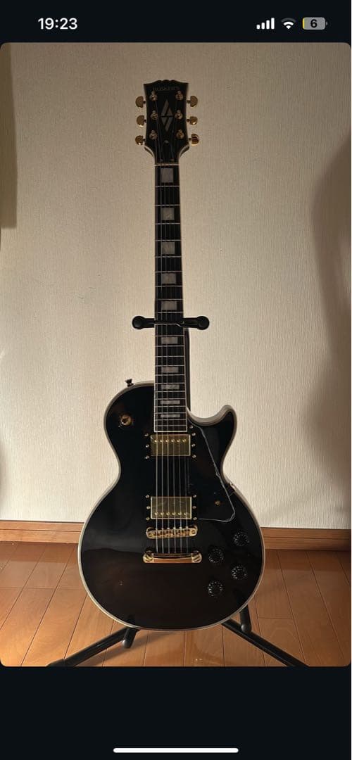 ブラックエレキギター 22フレット