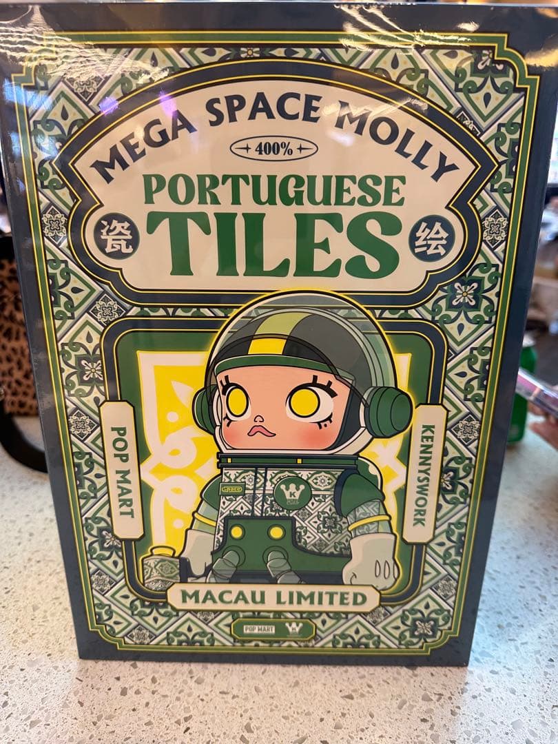 POP MARTマカオ限定MEGA SPACE MOLLY 400%TILES