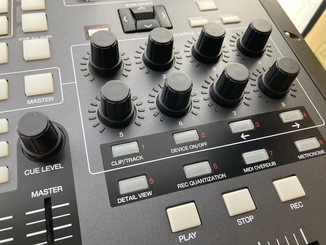 AKAI APC40 MIDIコントローラー - メルカリ