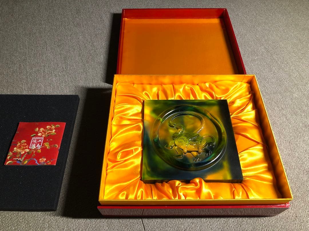 瑠璃置物。玄武文。美品。2005年作品。琉璃工坊。美術品。自家藏出