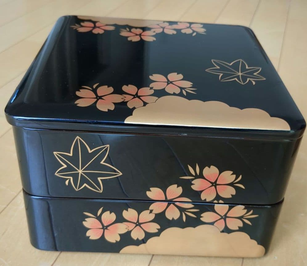 【輪島塗り　重箱】うるし塗装　天然木　地の粉漆下地　二段重箱　桜