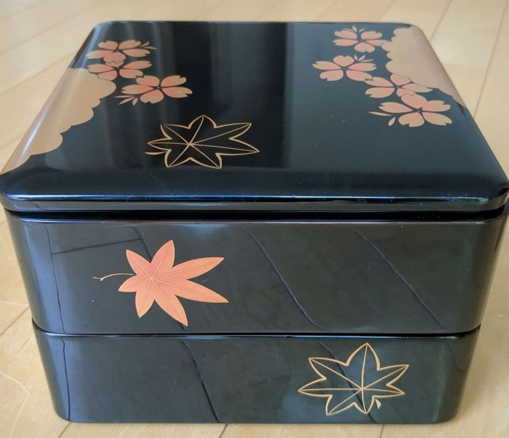 【輪島塗り　重箱】うるし塗装　天然木　地の粉漆下地　二段重箱　桜