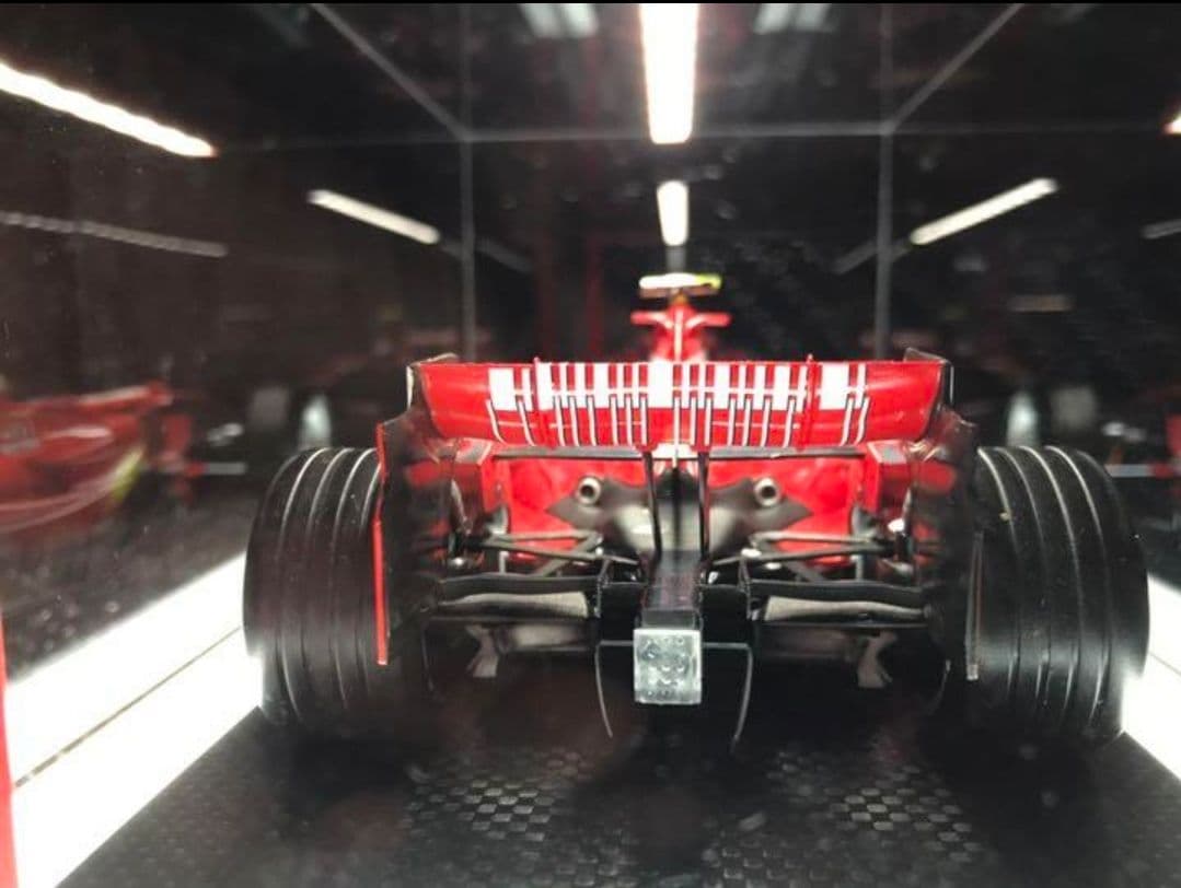 （I）1/18 フェラーリ F2007 ×LED照明付きアクリルケース