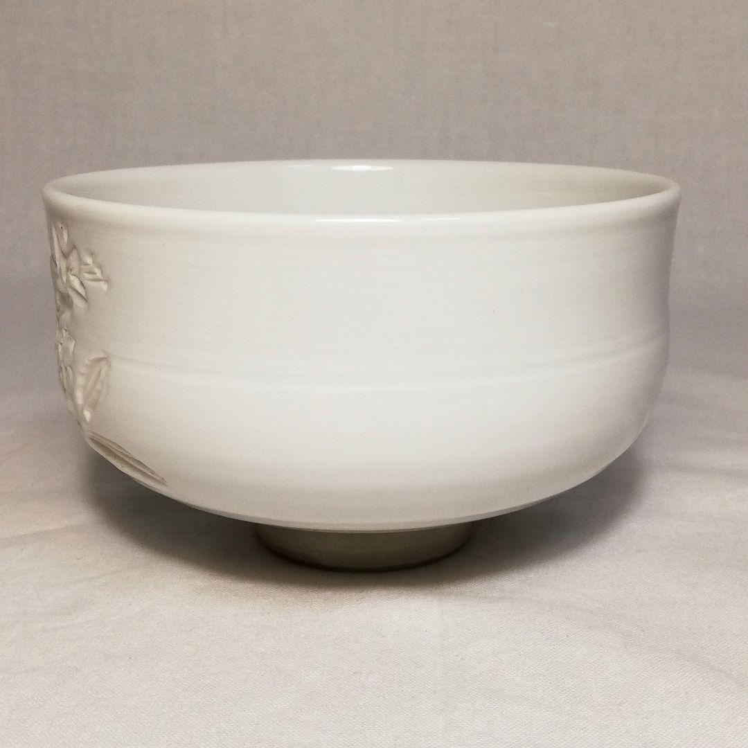 小嶋昇山 出石焼 菊花文彫白磁茶碗 共箱栞 抹茶碗 抹茶茶碗 茶道具