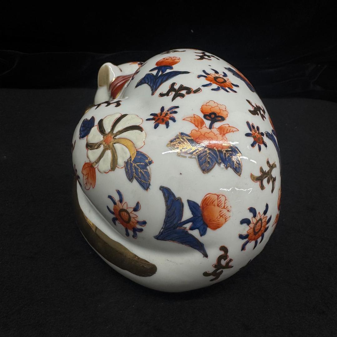 古伊万里 染錦 眠り猫 金彩色絵 猫 置物 招き猫 縁起物 24cm