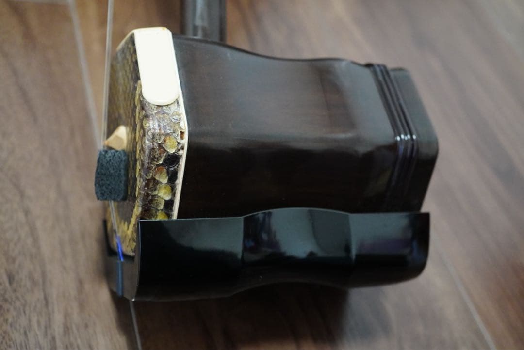 二胡 本蛇皮 革 ケース付き 敦煌杯　駒 弓 弦 美品 松香