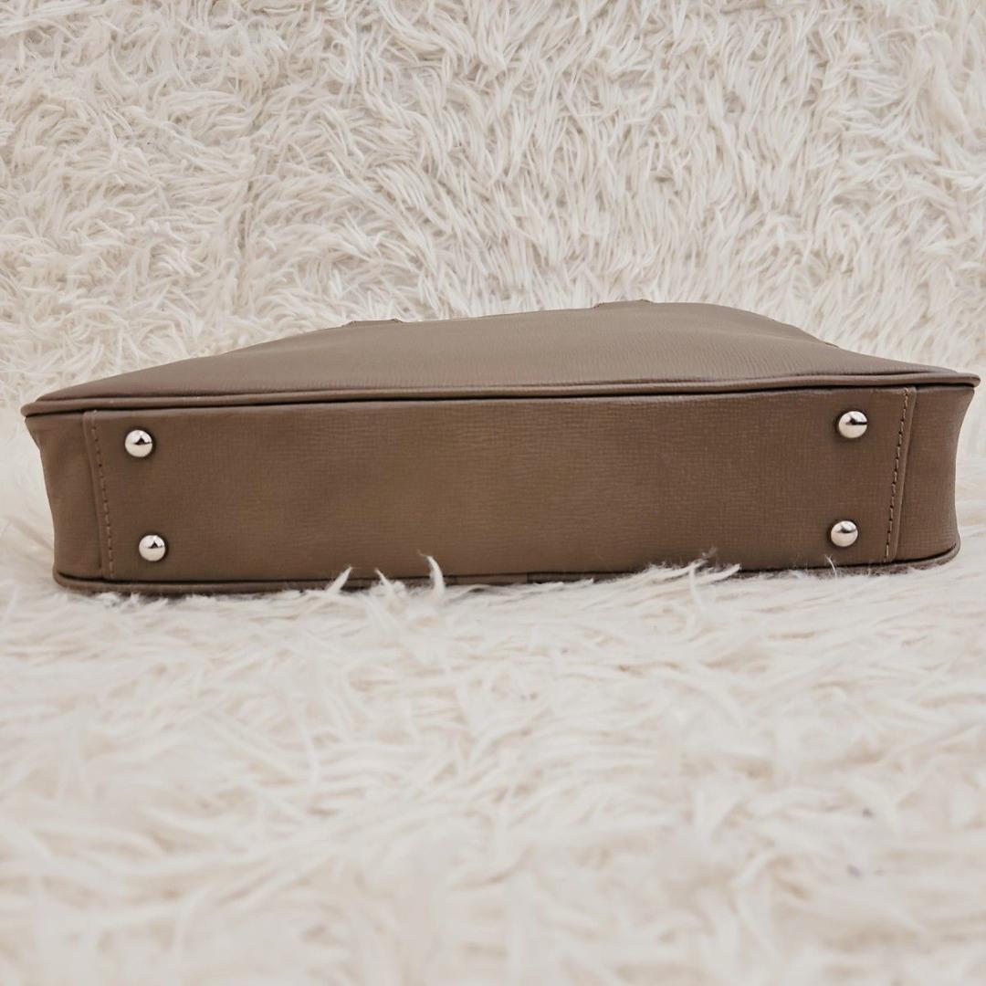 新品 タケオキクチ ビジネスバッグ ブリーフケース レザー A4 ベージュ