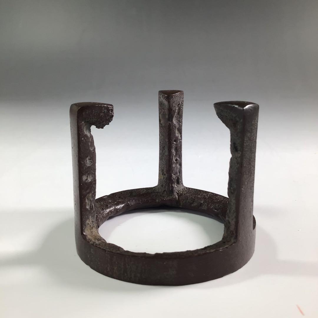 Ｐ９６０　蓋置　『人間国宝　高橋敬典造』『鉄製』『五徳蓋置』　共箱　茶道具