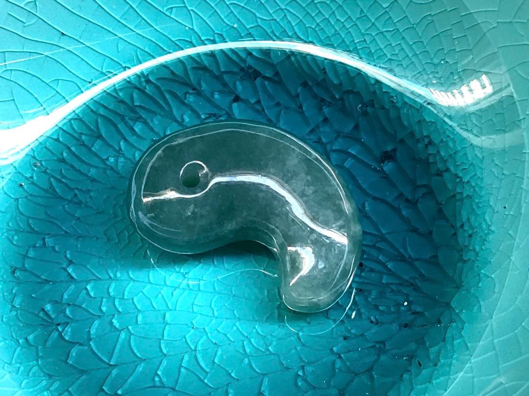 再結晶線入り糸魚川コン沢青翡翠 極上濃厚勾玉 宝石質の透過‼️極上高