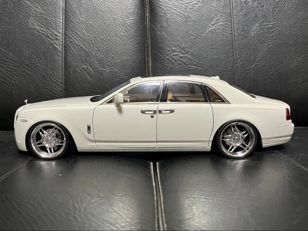ロールスロイス　ゴースト　1/18