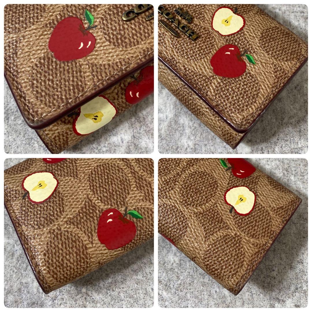 未使用　COACH　2つ折り財布　PVCレザー　シグネチャー　アップル りんご