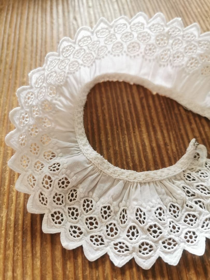 アンティークフランス 透かしと盛上げ手刺繍のガロンレース 最新