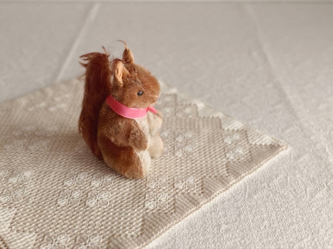 * vintage squirrel ♡ * 可愛い ピンクりぼんの リスさん