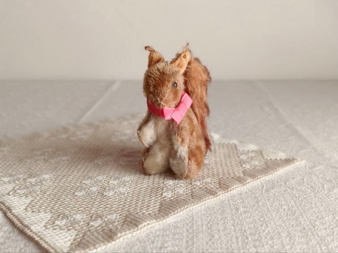 * vintage squirrel ♡ * 可愛い ピンクりぼんの リスさん