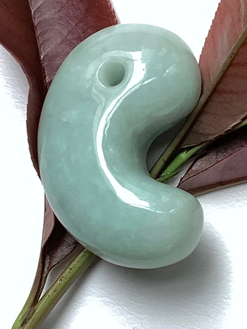 ✳味身良好極上 絶対のおすすめ‼️30万円以上します糸魚川翡翠勾玉