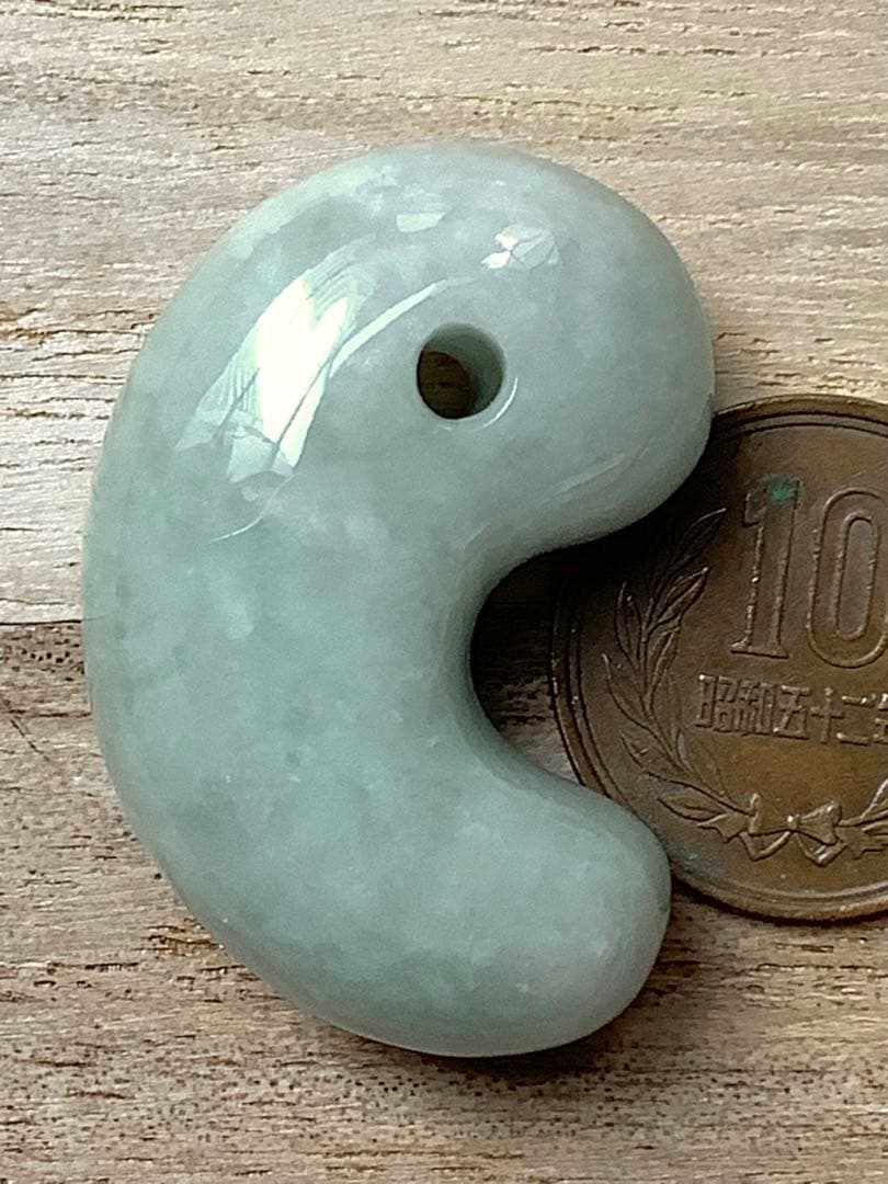 ✳味身良好極上 絶対のおすすめ‼️30万円以上します糸魚川翡翠勾玉