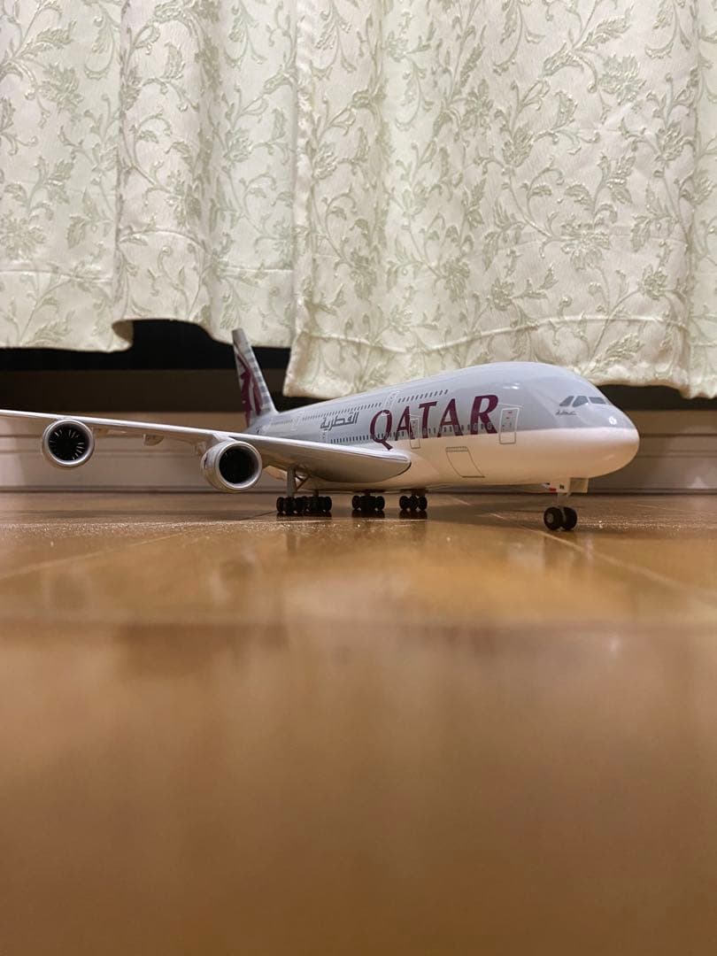 1/200 Qatar Airways A380-800