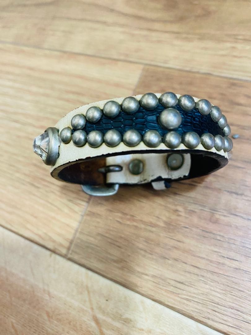 WOLF'S HEADスタッズレザーブレス 白 /藤井フミヤ 木村拓哉 バングル