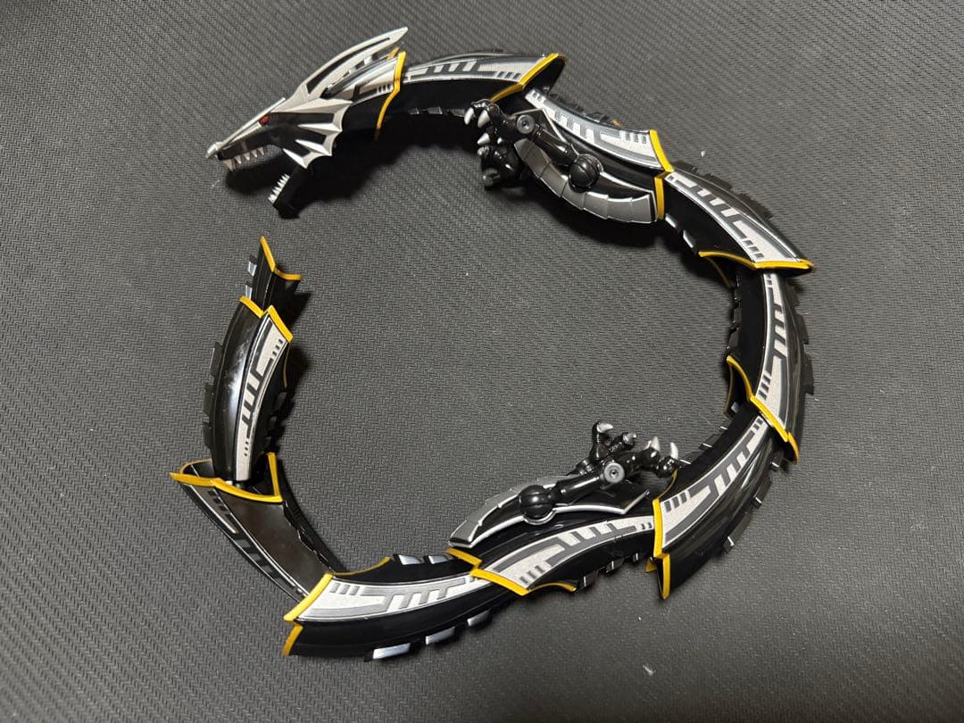 S.H.フィギュアーツ 仮面ライダーリュウガ　ドラグブラッカー