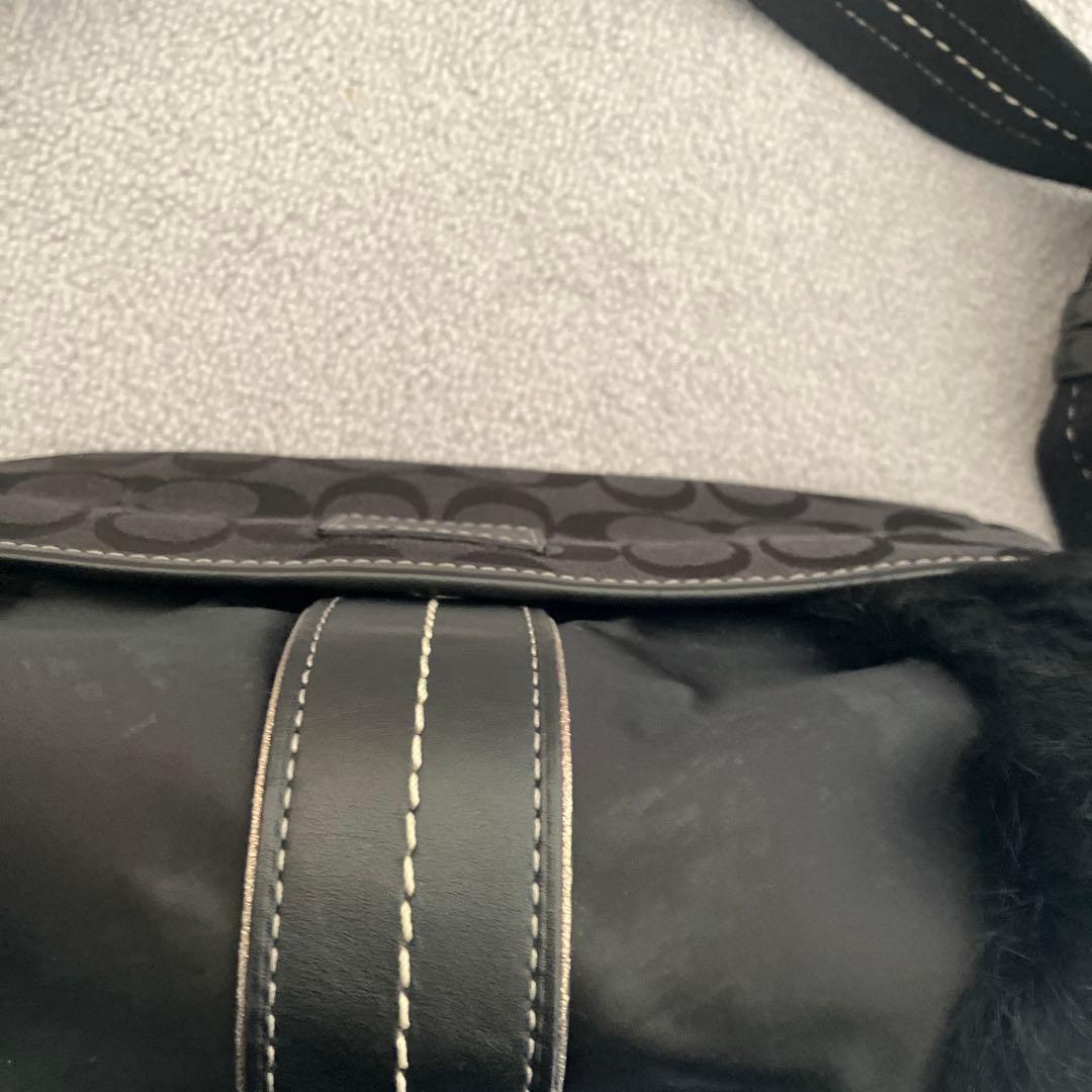 保存袋付✨コーチ　ファー　カメラバッグ　シグネチャー　黒　ショルダーバッグ