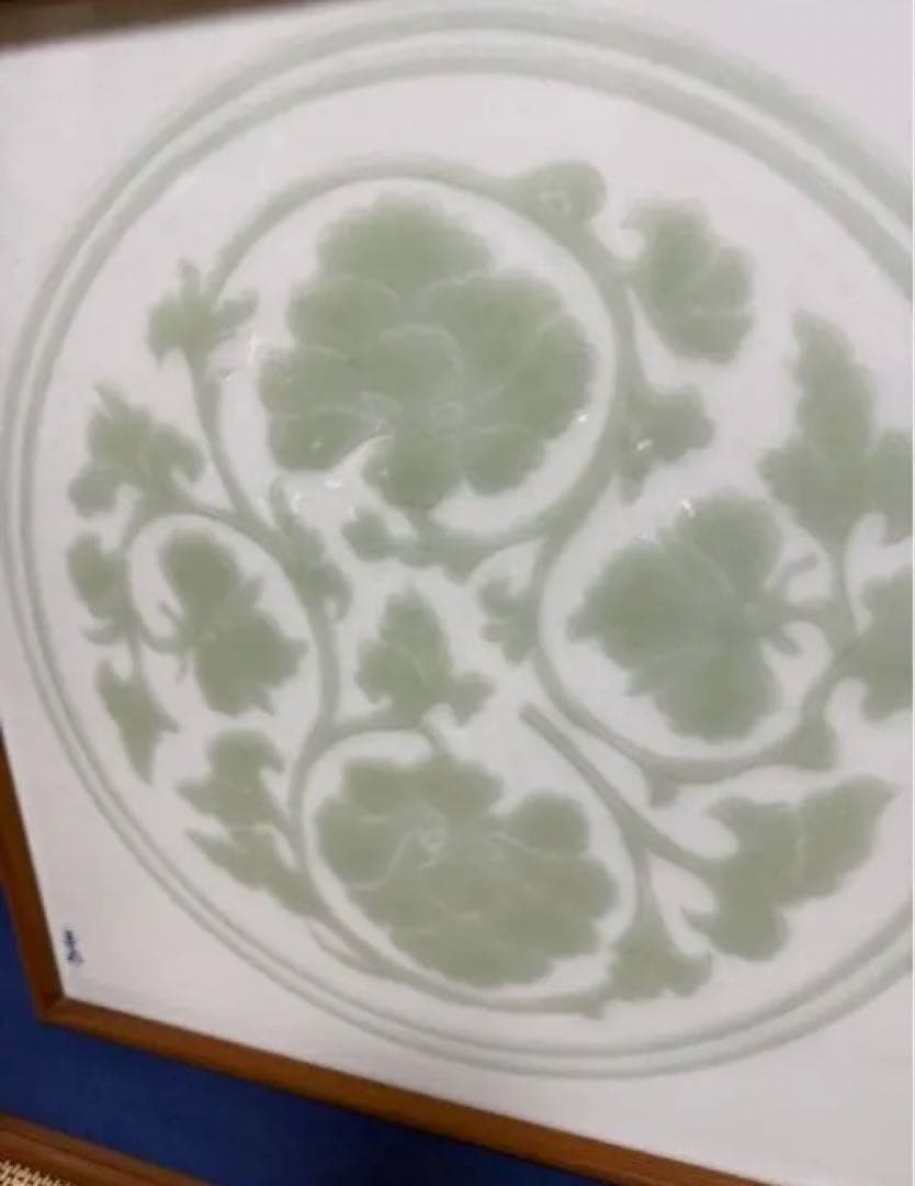 重要無形文化財（人間国宝） 井上萬二 本人作 額 「白磁緑釉牡丹