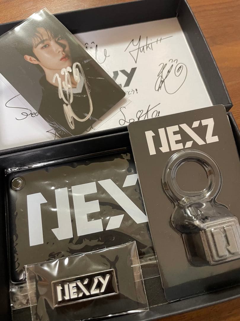 NEXZ ネクスジ 早期特典 サイン トレカ キーホルダー ピンバッジ ユウ